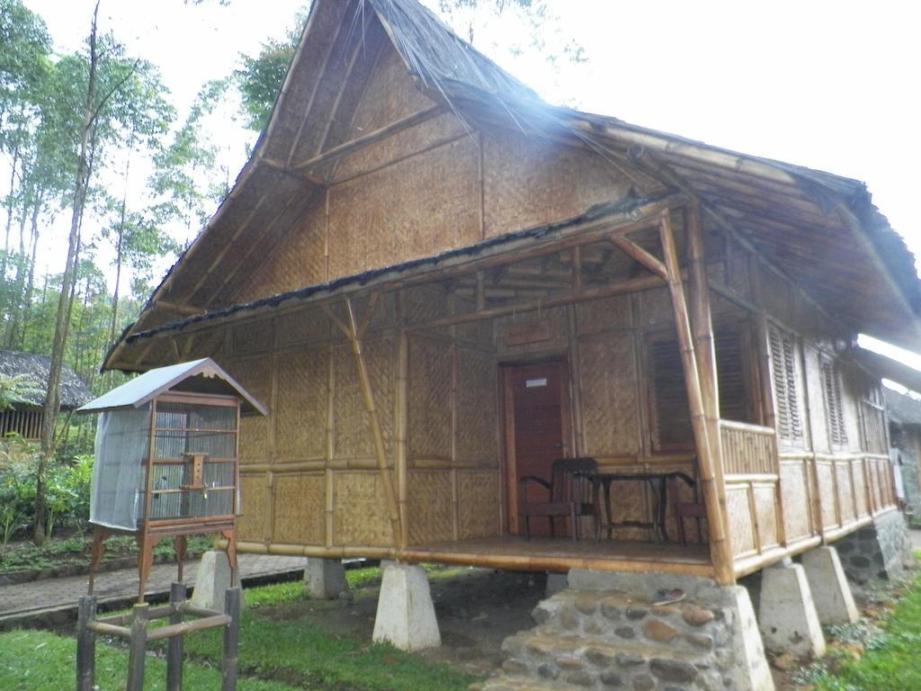 Villa Kampung Karuhun Sutan Raja Bandung Pokój zdjęcie