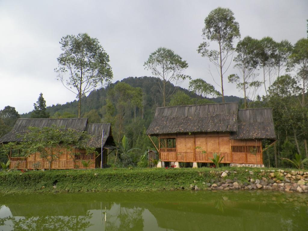 Villa Kampung Karuhun Sutan Raja Bandung Zewnętrze zdjęcie