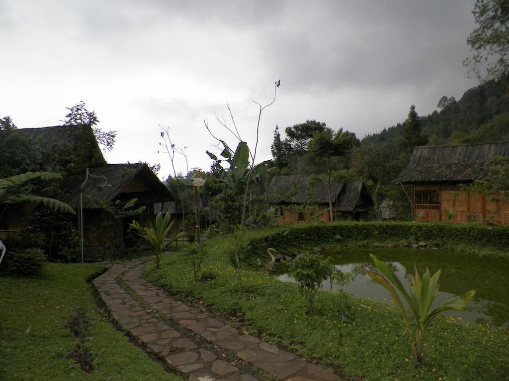 Villa Kampung Karuhun Sutan Raja Bandung Zewnętrze zdjęcie