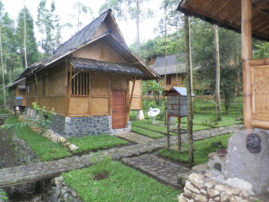 Villa Kampung Karuhun Sutan Raja Bandung Zewnętrze zdjęcie
