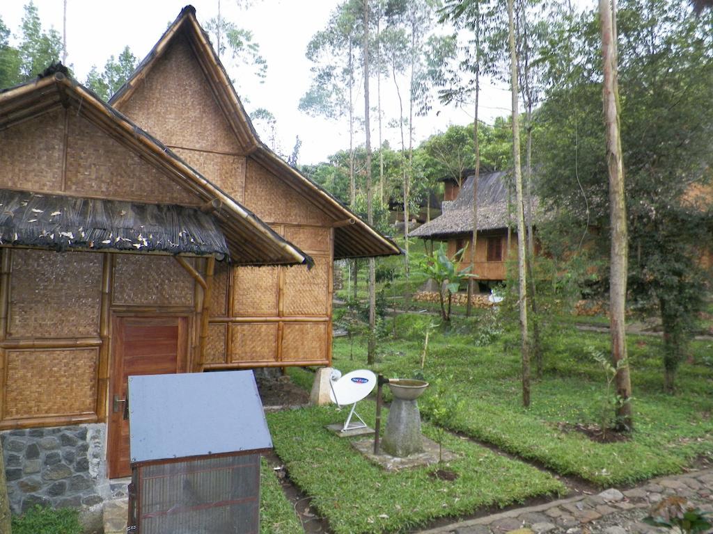 Villa Kampung Karuhun Sutan Raja Bandung Zewnętrze zdjęcie
